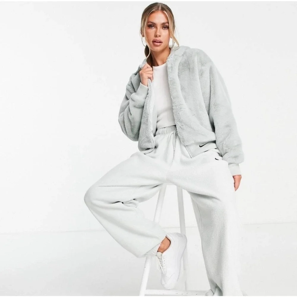 Nike Sportswear Women's Faux Fur Full-Zip Hoodie Sage Green DD5116-013 XS - Picture 4 of 11